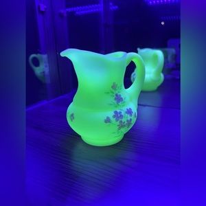 Vintage Fenton Hand painted uranium (vaseline) glass!💚